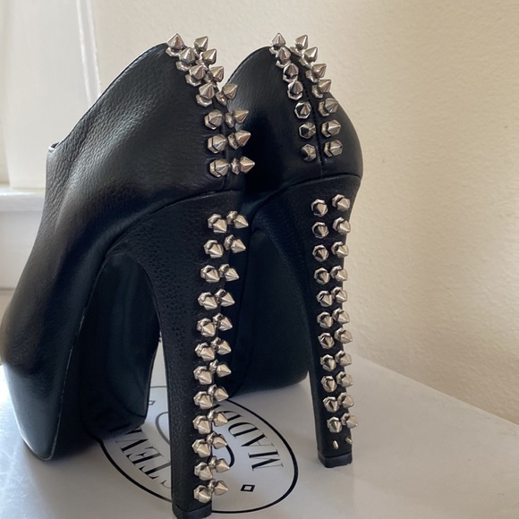 Steve Madden booties with studs - Picture 3 of 6